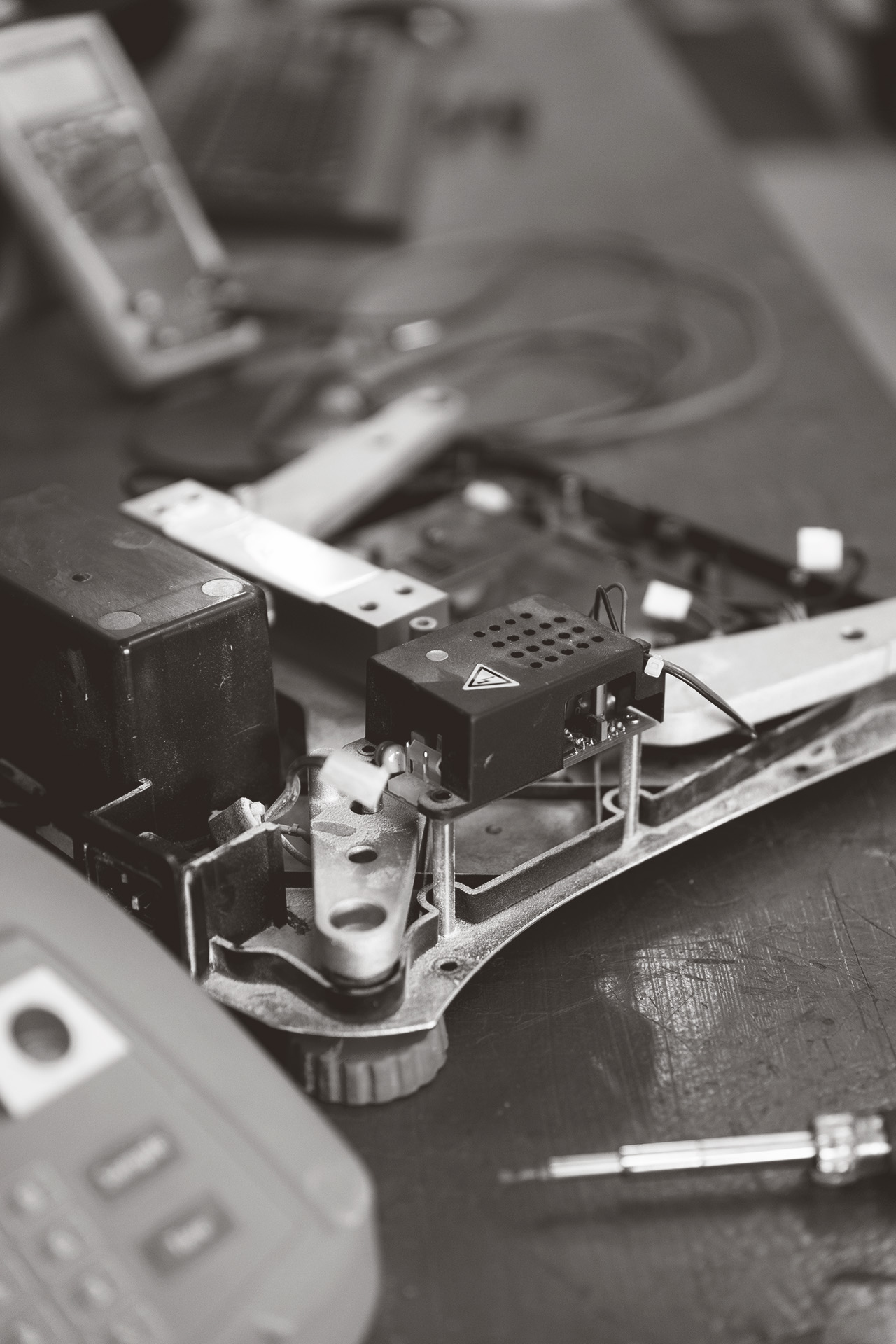 Interior mechanics of an industrial scale