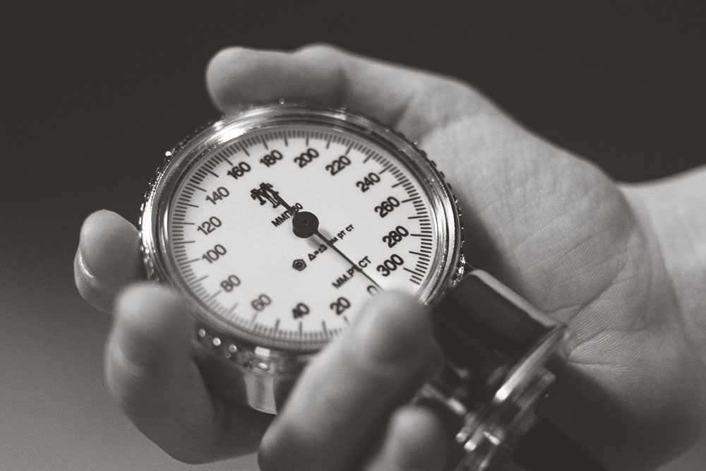 analog load scale in hand